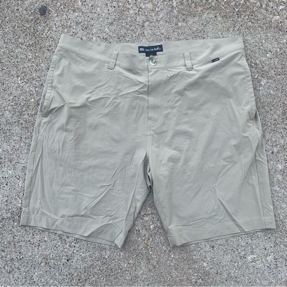 Travis Mathew Shorts Adult 40 Beige Tan Carlsbad 9 Golf Activewear Stretch Men - Picture 1 of 11